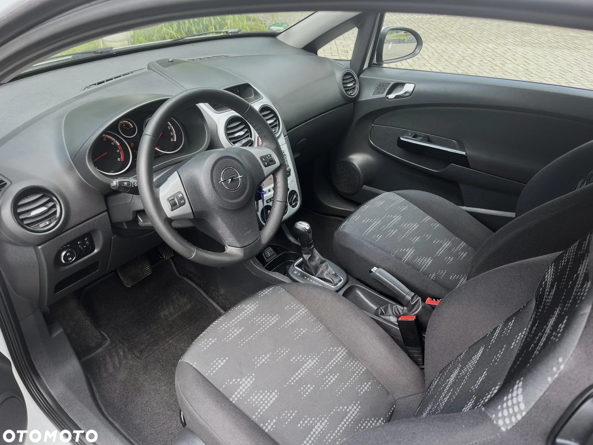 Opel Corsa 1.4 16V Automatik Navi - 11