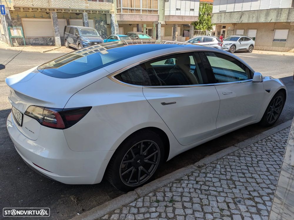 Tesla Model 3 - 9