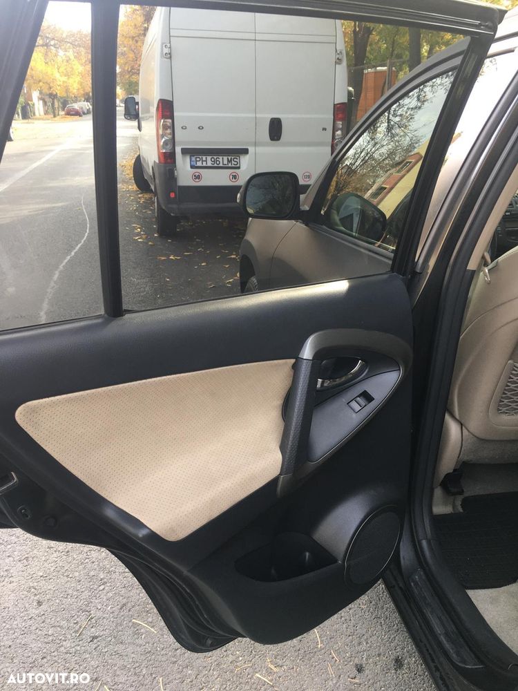 Toyota RAV4 2.2 D-4D Executive - 10