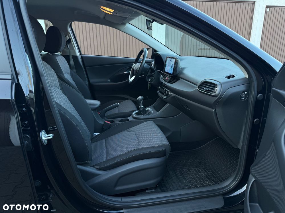 Hyundai i30 1.5 DPI Classic + - 10