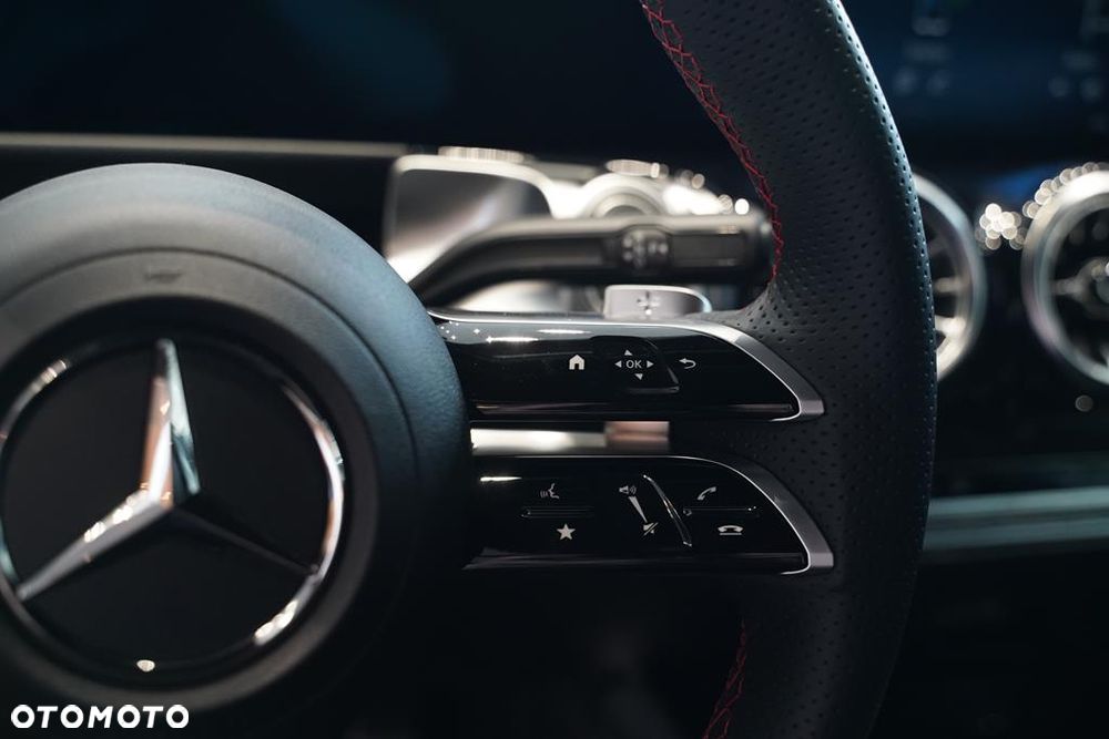 Mercedes-Benz GLB 200 mHEV AMG Line 7G-DCT - 14