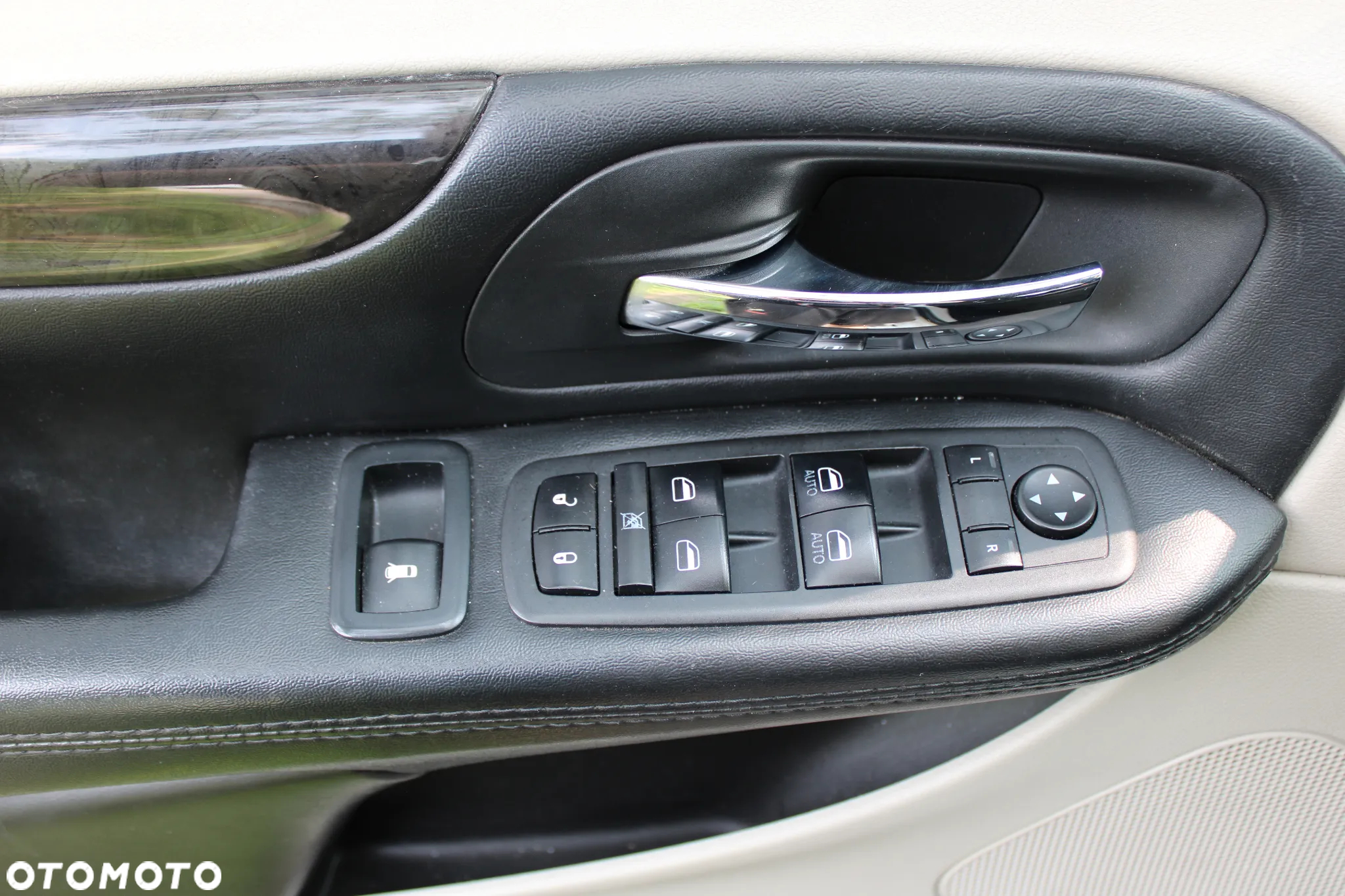 Dodge Grand Caravan - 33