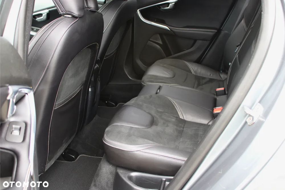 Volvo V40 D3 Drive-E R-Design Momentum - 17