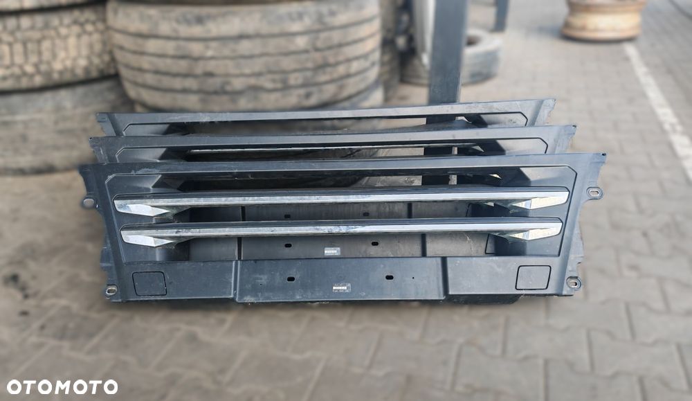 GRILL ATRAPA ŚRODKOWA ZDERZAKA MAN TGX E6 LIFT - 1