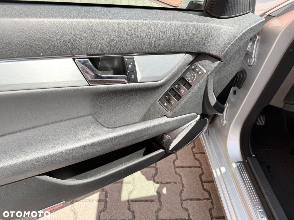 Mercedes-Benz Klasa C 250 CDI DPF Automatik BlueEFFICIENCY Avantgarde - 17