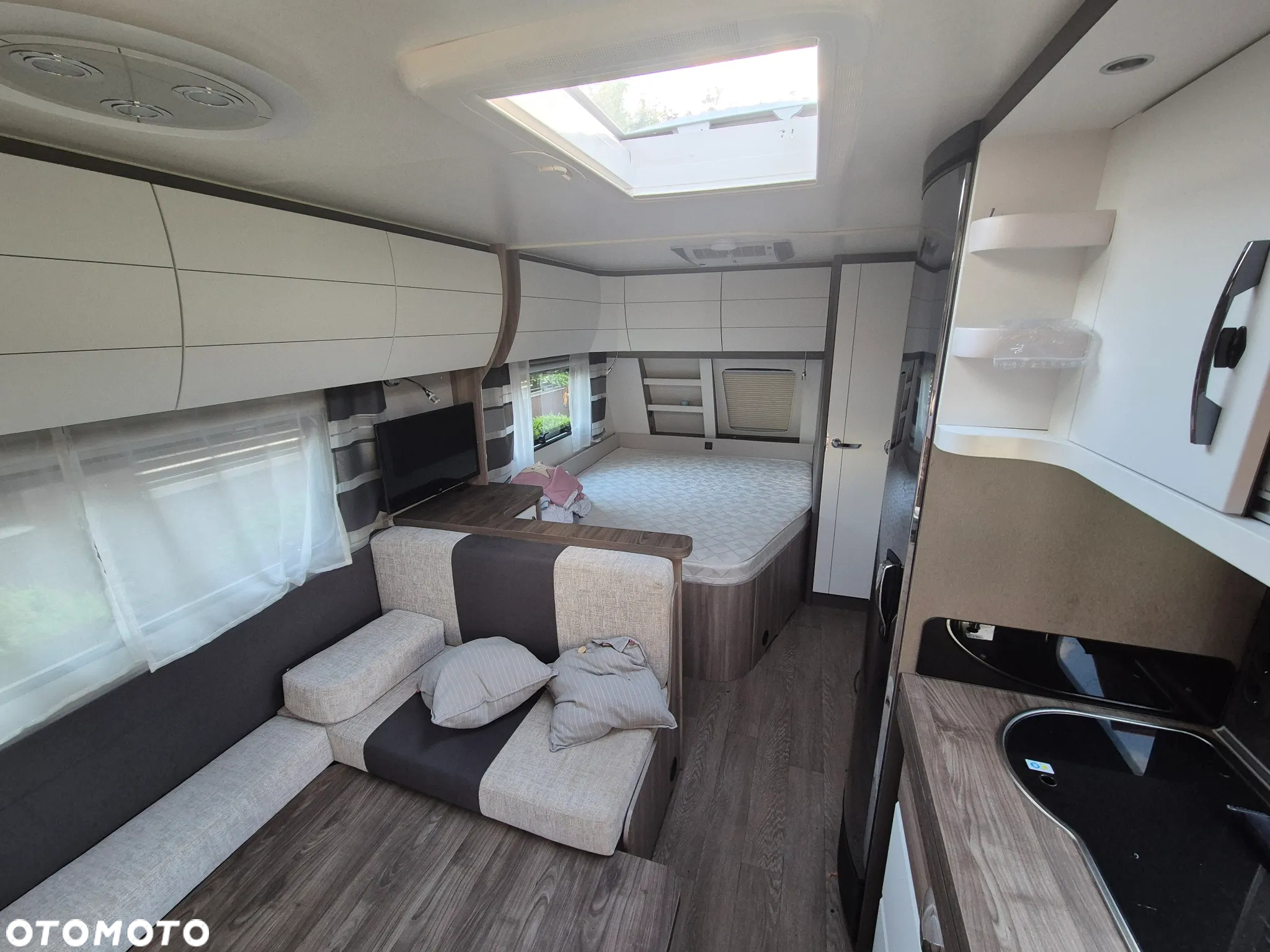 Hobby 560 KMFe Excellent Edition instalacja off-grid 230V Duo-Control - 7