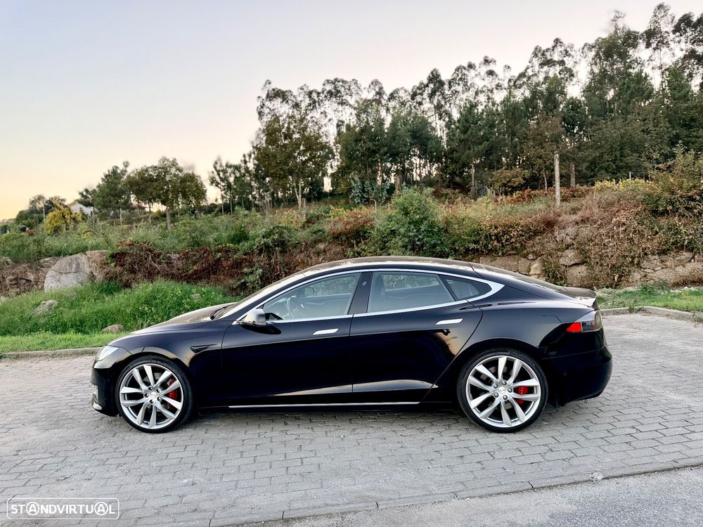 Tesla Model S - 15