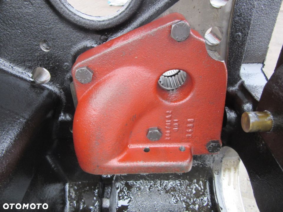 Obudowa pompy oleju skrzyni biegów A166236 Case McCormick XTX145 XTX165 XTX185 XTX200 XTX215 - 1