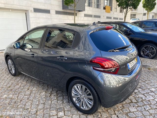 Peugeot 208 1.2 PureTech Style - 12