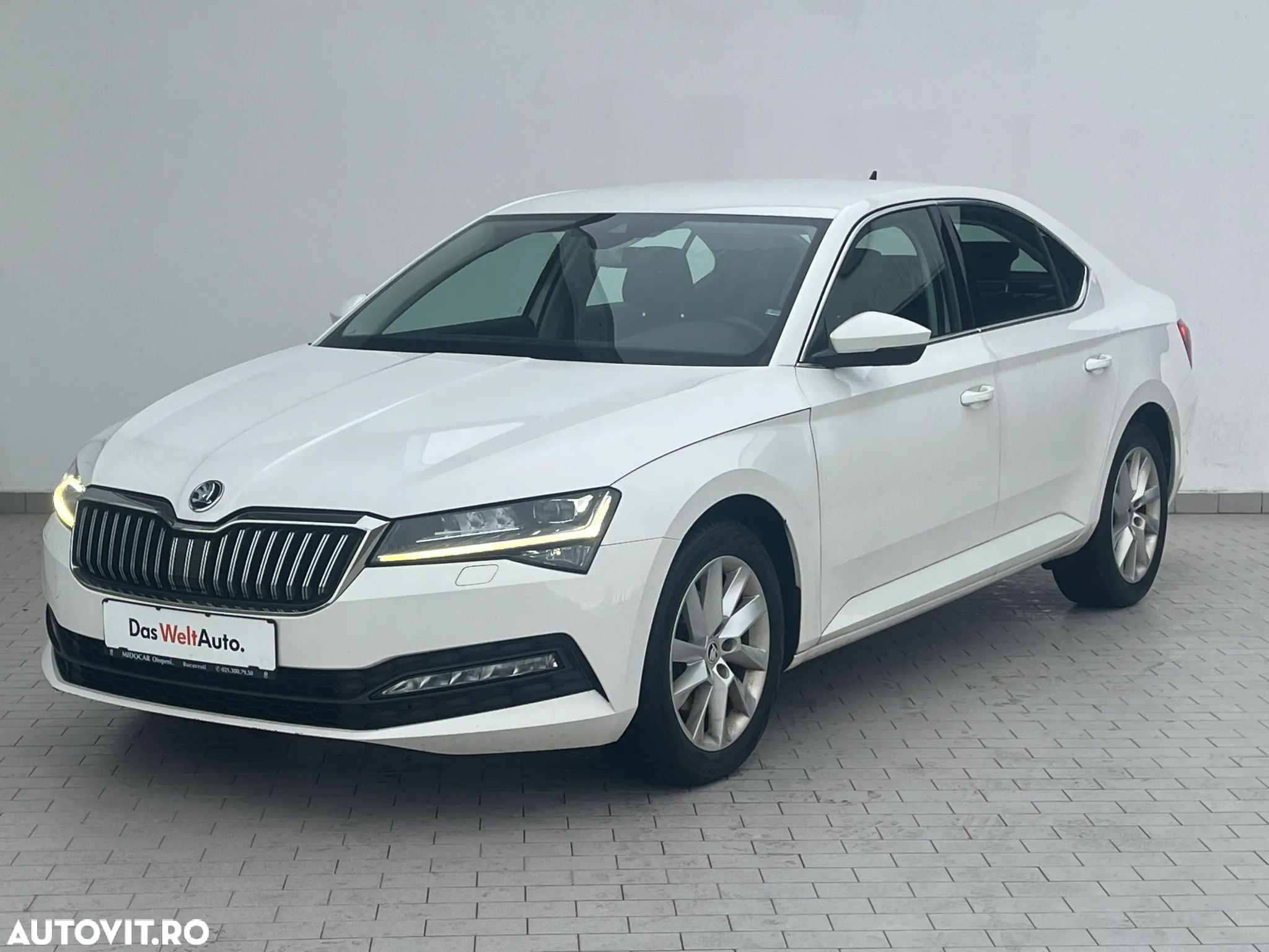 Skoda Superb 2.0 TDI DSG Ambition - 1