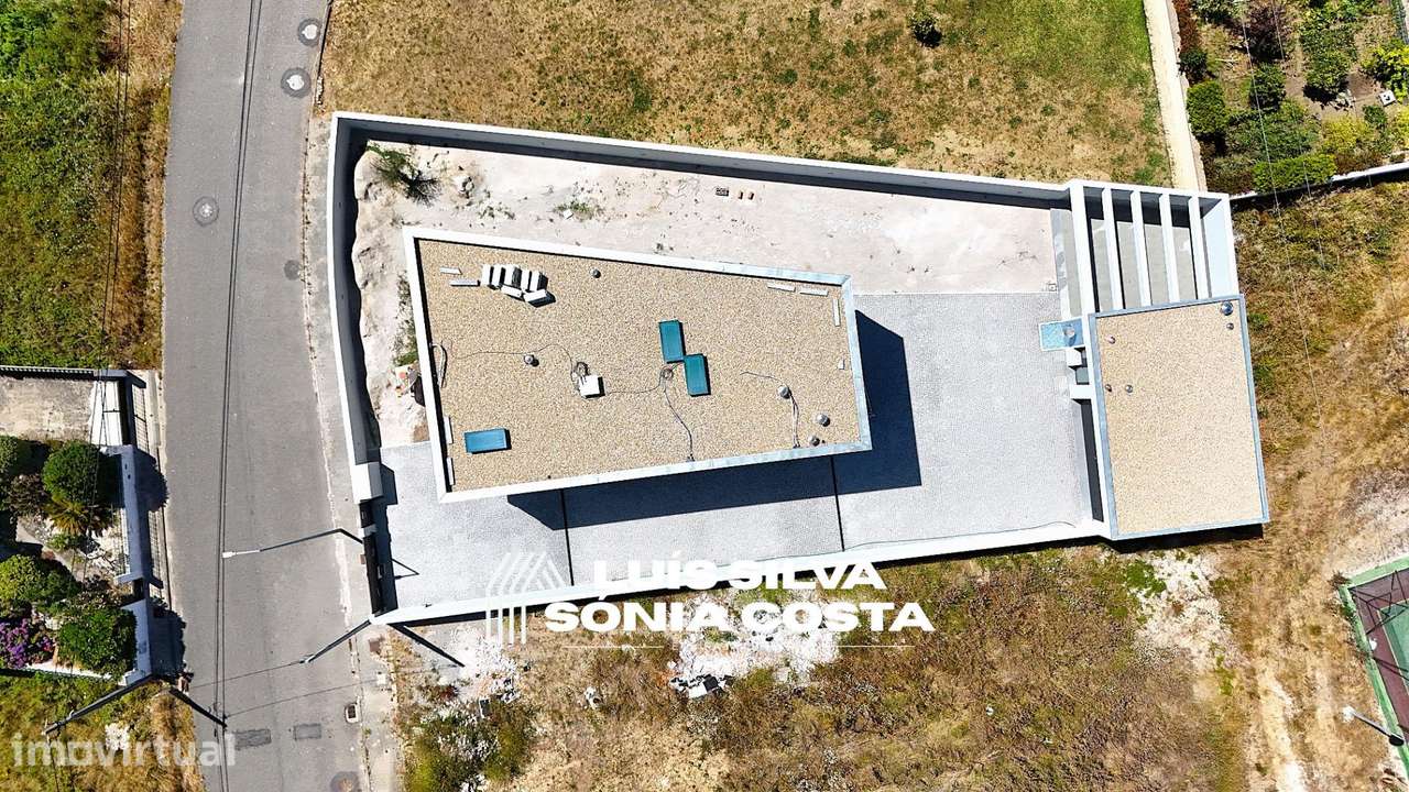 Moradia de Prestígio T4 com 3 Suítes, Anexo, Jardim &... - Grande imagem: 4/16