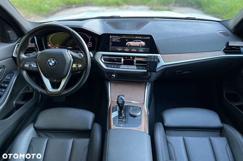 BMW Seria 3 330i - 24