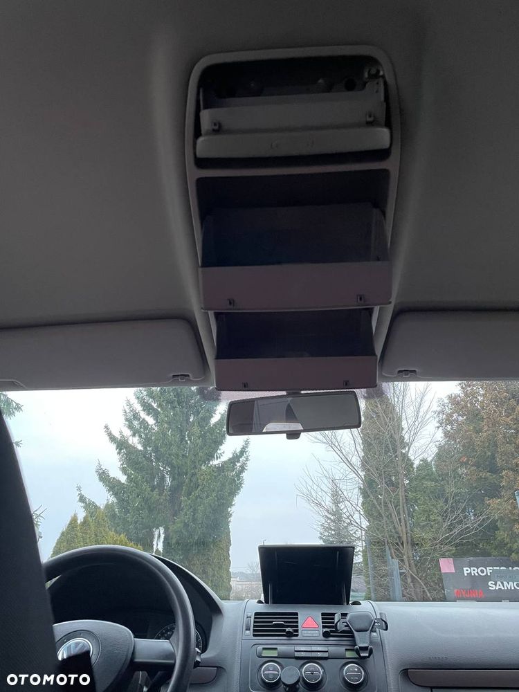 Volkswagen Touran 1.9 TDI Conceptline DSG - 24