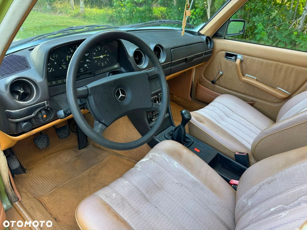 Mercedes-Benz W123 - 23
