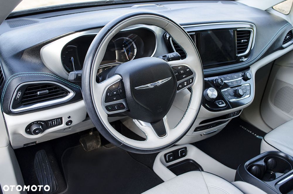 Chrysler Pacifica - 10