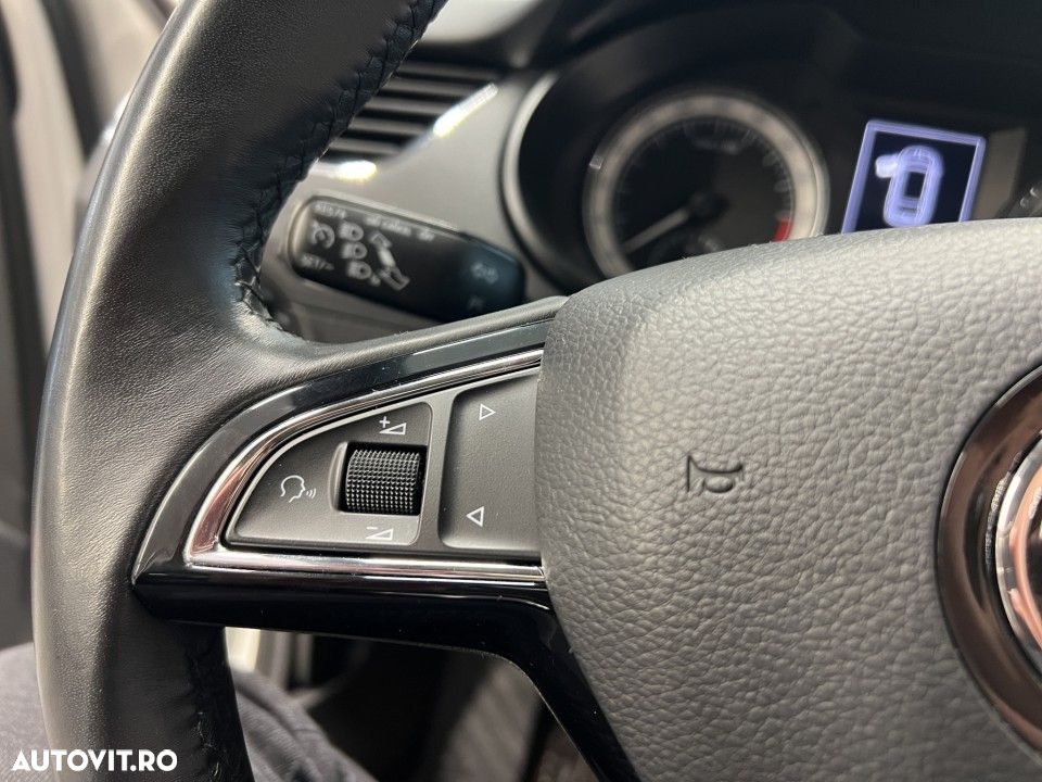 Skoda Octavia Combi Diesel 2.0 TDI 4X4 DSG Style - 19
