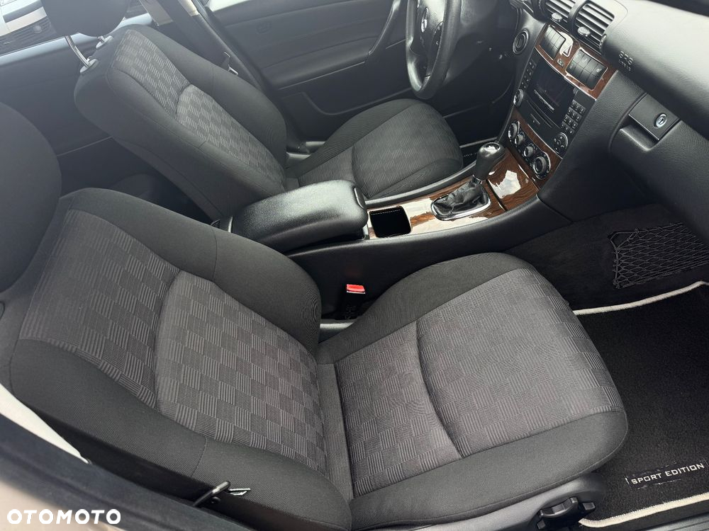 Mercedes-Benz Klasa C 180 T Kompressor Automatik Classic - 17