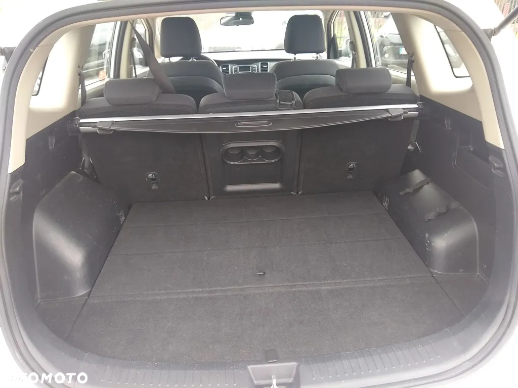 Kia Carens - 15