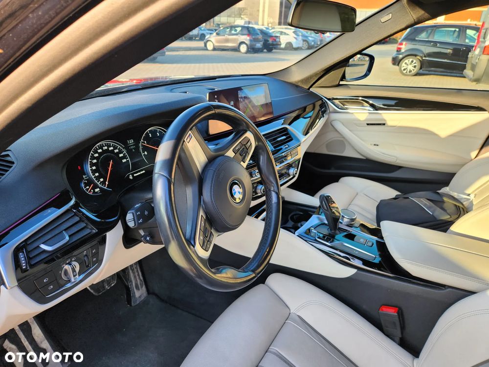 BMW Seria 5 520d xDrive M Sport sport - 23