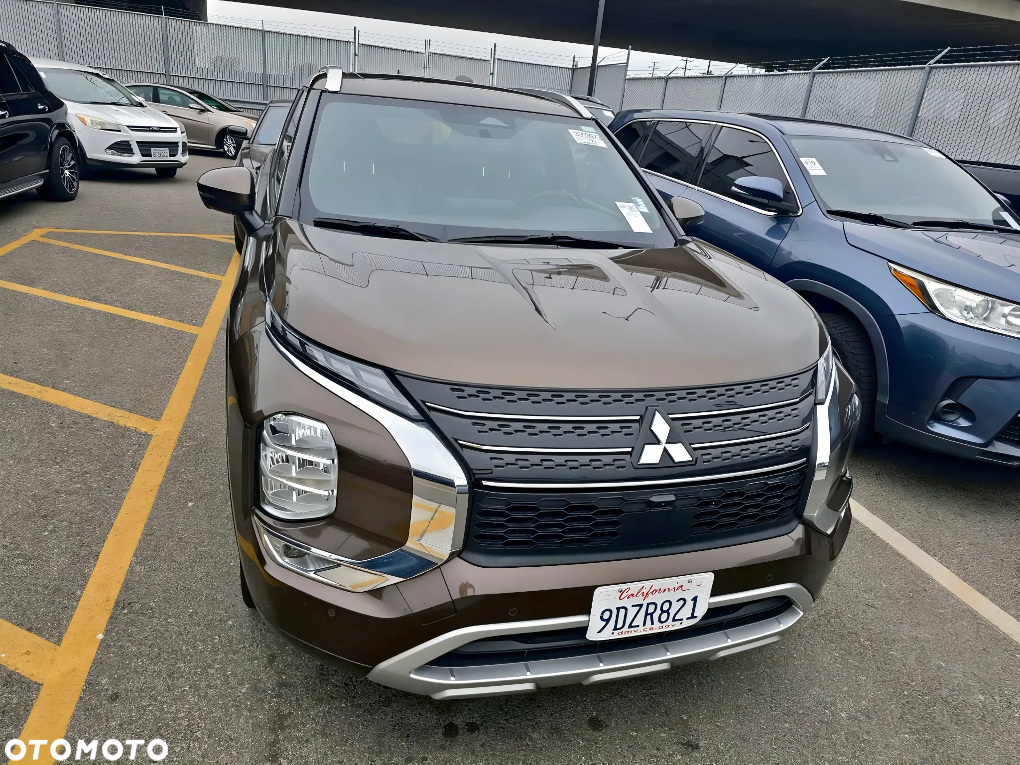 Mitsubishi Outlander - 2