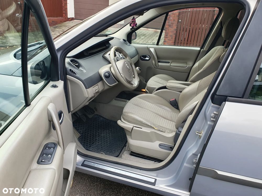 Renault Scenic 2.0 Confort Privilege - 5