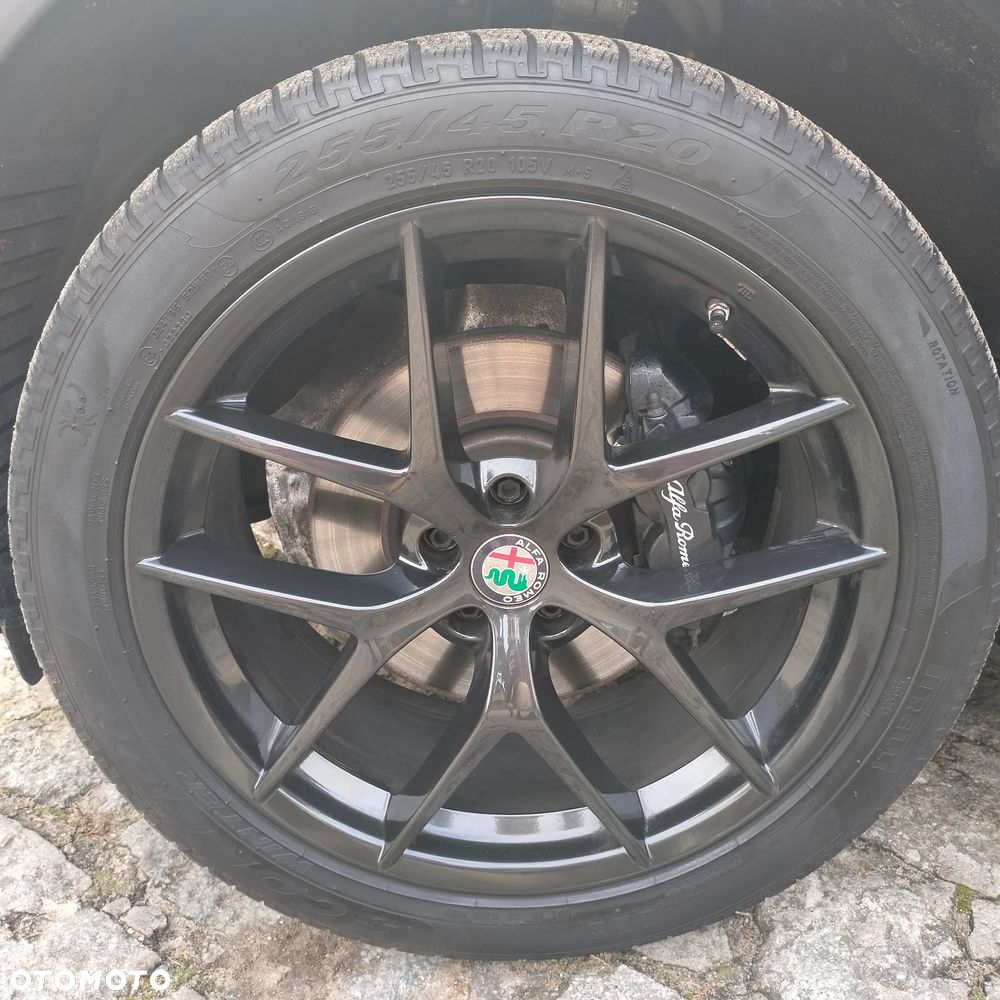 Alfa Romeo Stelvio - 24