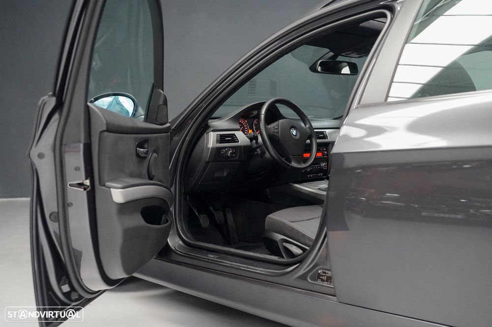 BMW 320 d Dynamic - 14