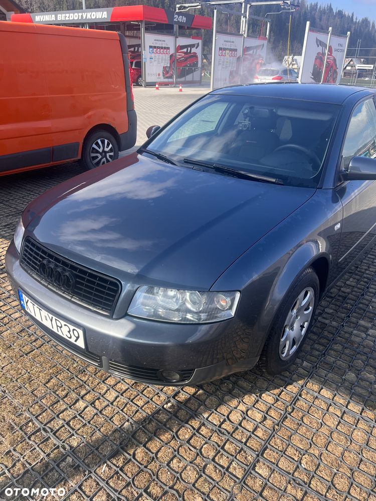 Audi A4 Limousine - 1