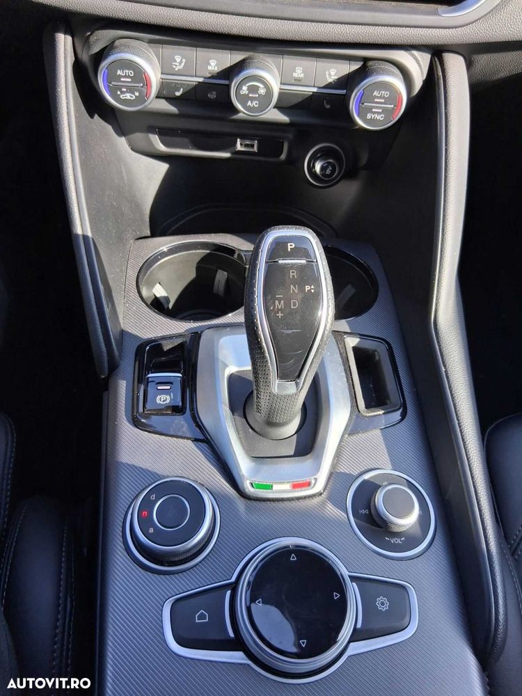 Alfa Romeo Giulia - 12