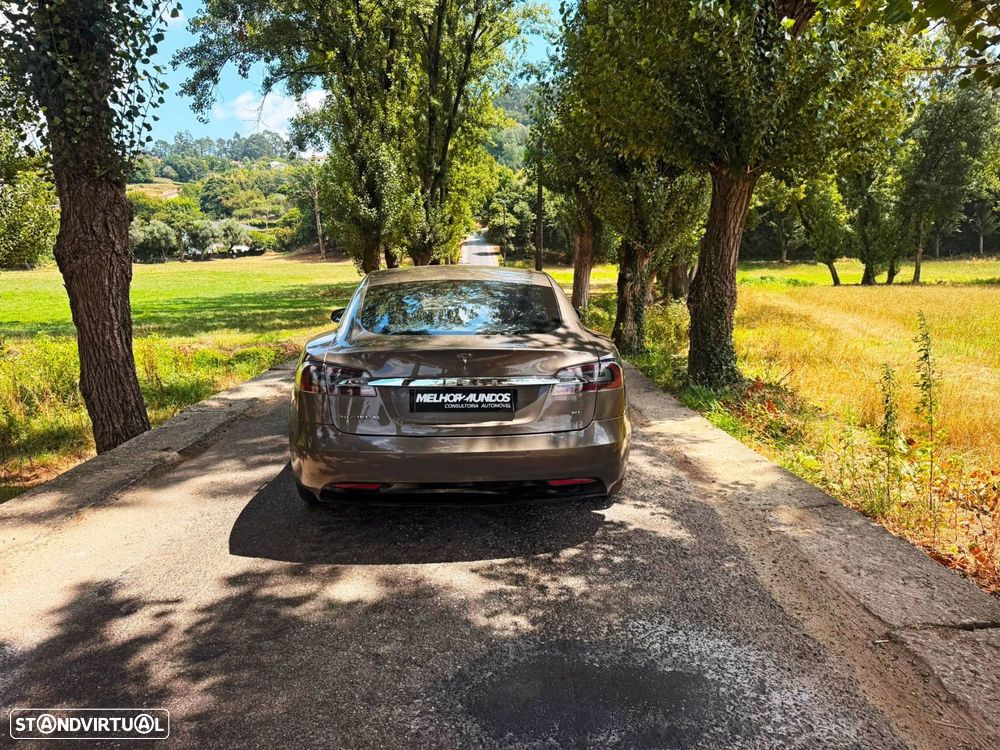 Tesla Model S - 5