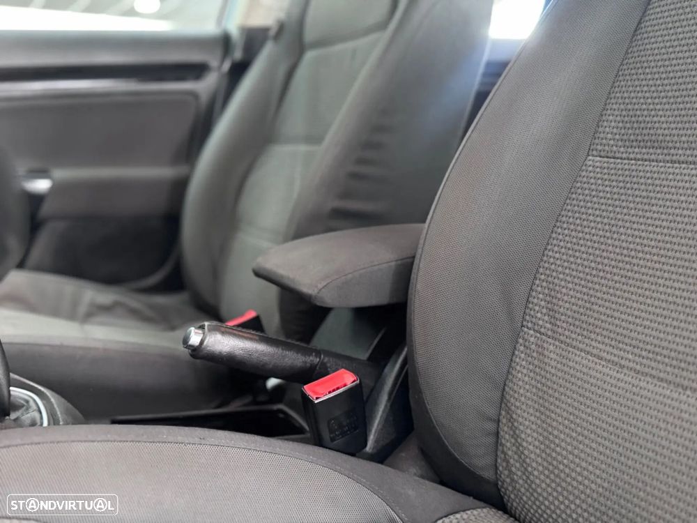 VW Golf Variant 1.6 TDi Confortline - 27