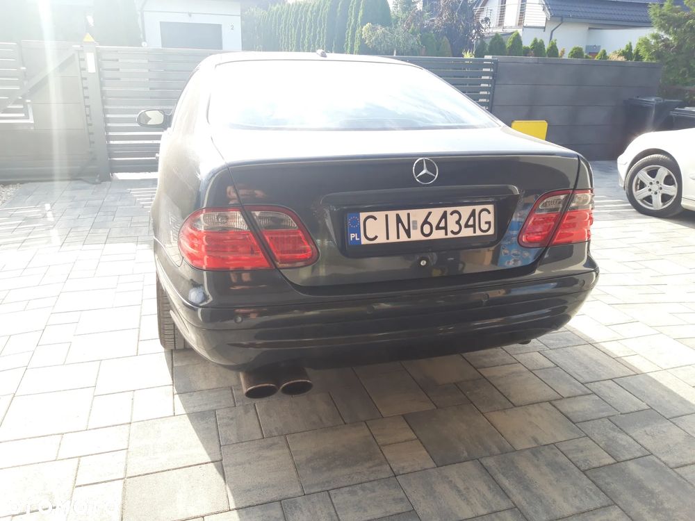 Mercedes-Benz CLK - 12