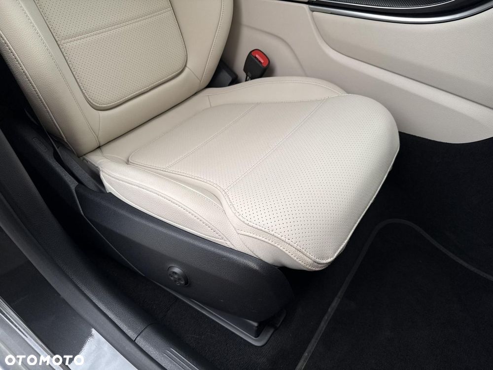 Mercedes-Benz GLC - 22