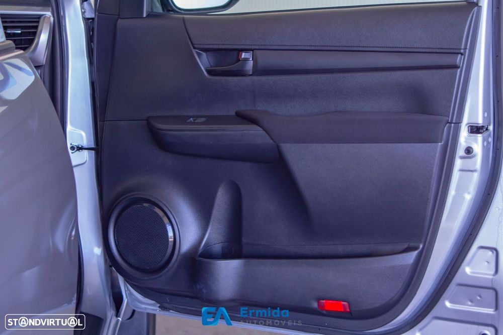 Toyota Hilux 2.4 D-4D 4WD Tracker - 23