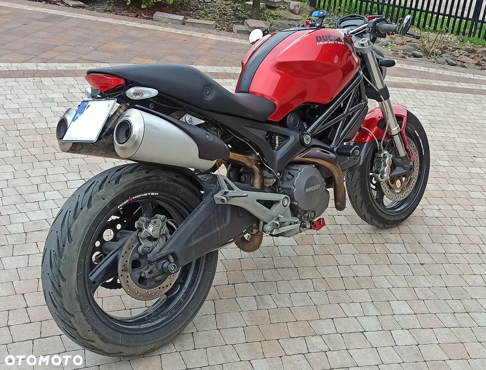 Ducati 696 - 2