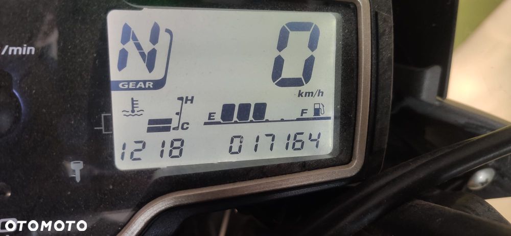 Suzuki GSR - 3