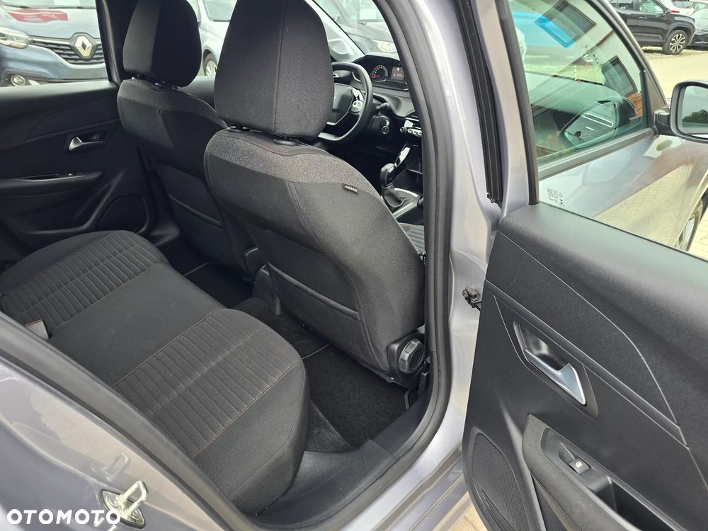 Peugeot 208 - 10