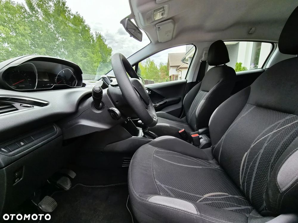 Peugeot 208 - 9