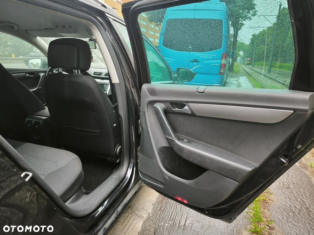 Volkswagen Passat - 16