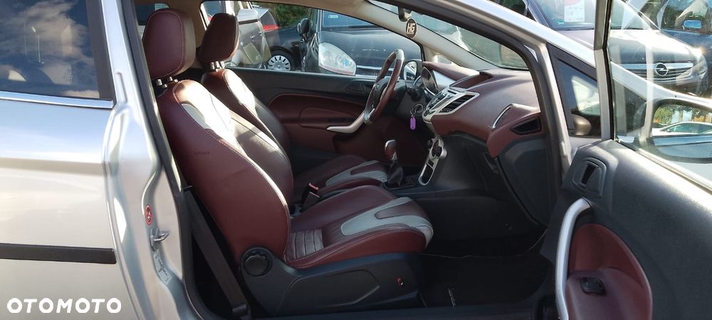 Ford Fiesta 1.4 Trend - 24