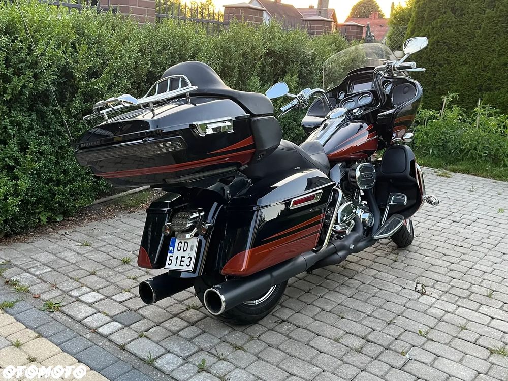 Harley-Davidson Touring Road Glide - 2