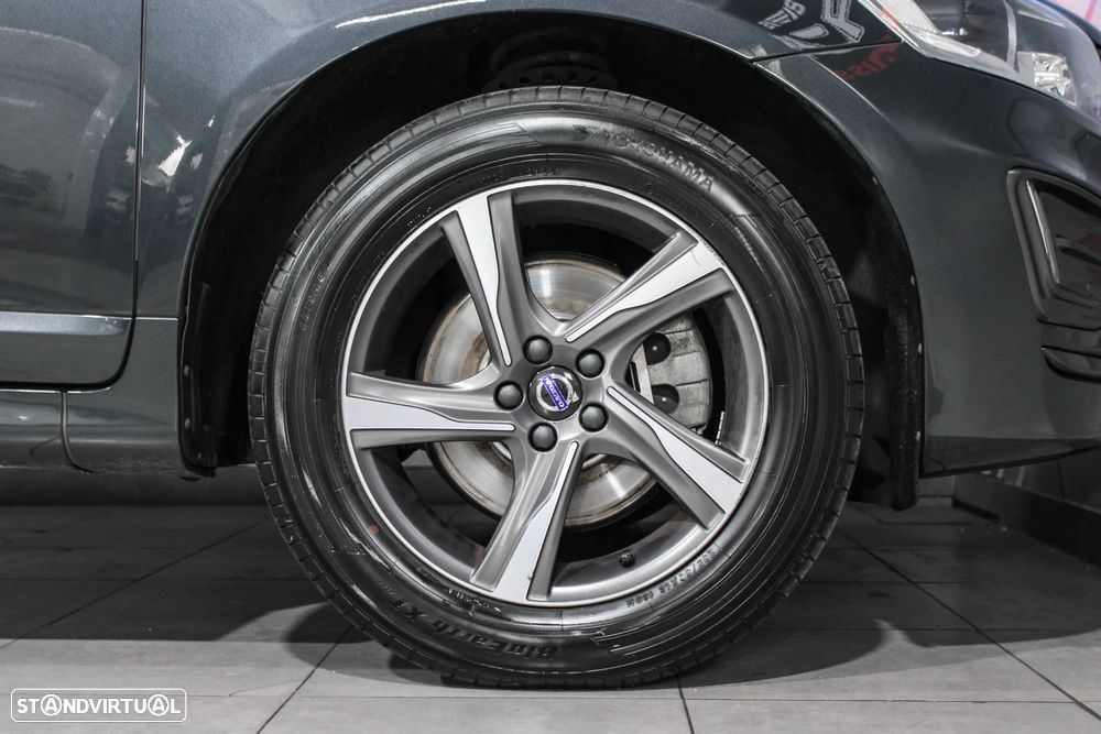 Volvo XC 60 2.0 D4 R-Design Geartronic - 18