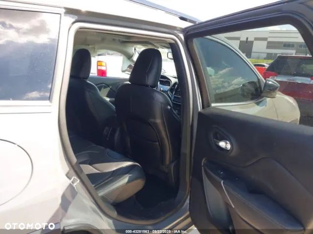 Jeep Cherokee - 7