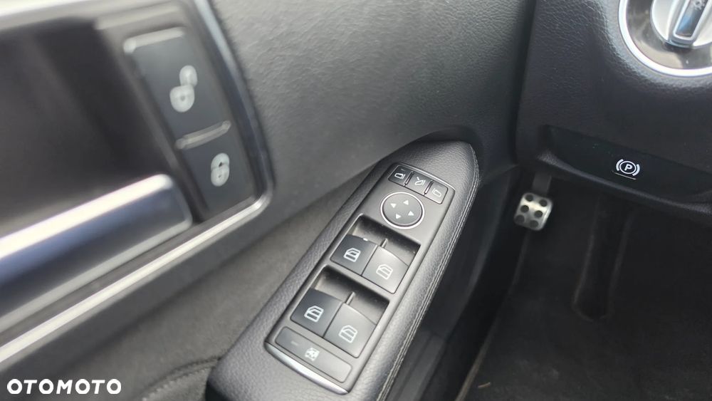 Mercedes-Benz Klasa E 220 BlueTEC 4Matic 7G-TRONIC Avantgarde - 36