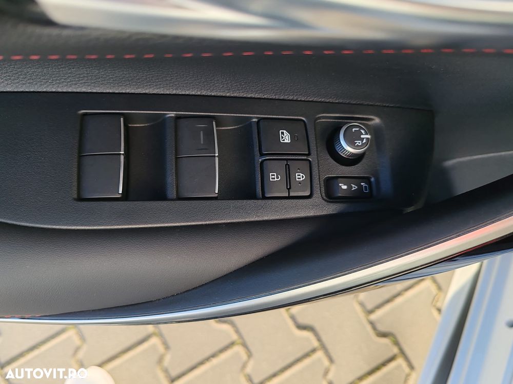 Toyota Corolla 2.0 HSD Exclusive Plus GR Sport Bi-Tone - 21