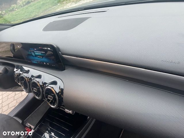 Mercedes-Benz Klasa A 180 d AMG Line 8G-DCT - 18