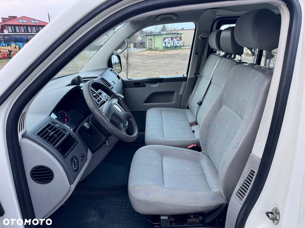 Volkswagen Caravelle - 22