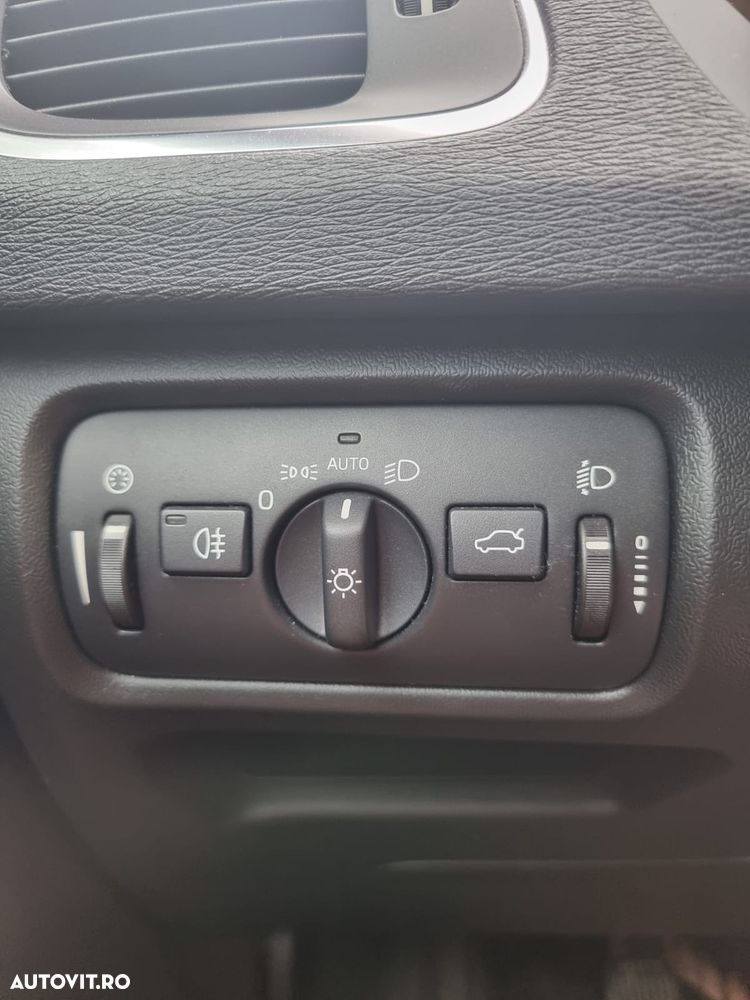 Volvo V40 D4 VEA Momentum - 3