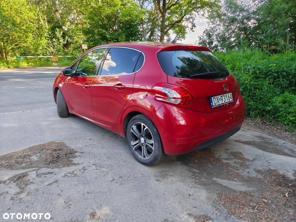 Peugeot 208 - 5