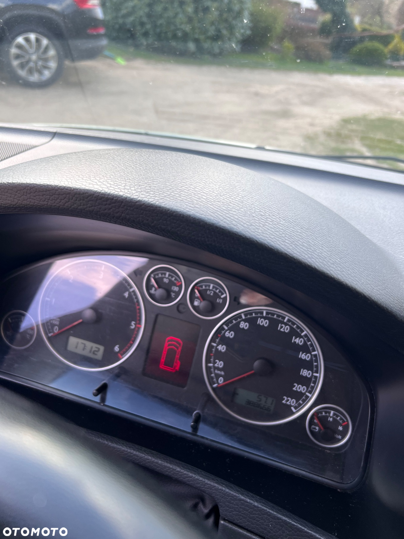 Volkswagen Multivan - 13